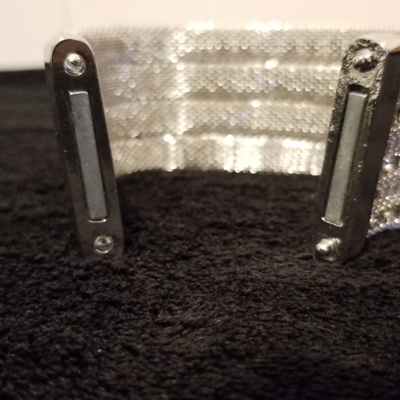Magnetic silver cuff bracelet - Picture 7 of 8